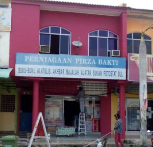 Wisma Perniagaan Pirza Bakti No. 19, Lorong 1, Pekan, Pahang sedang dinaiktaraf